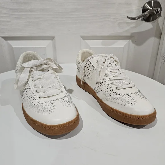 Dolce Vita Notice Eyelet Perf Sneakers White Leather - Picture 4 of 9